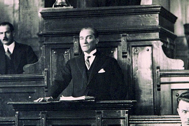 CUMHURİYETİN İLANI